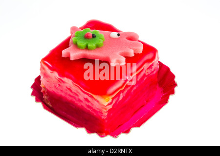 Petit Fours, kleine, kleine Kuchen. Süß, gefärbt, mit symbolischen Glücksbringer Dekoration. Stockfoto