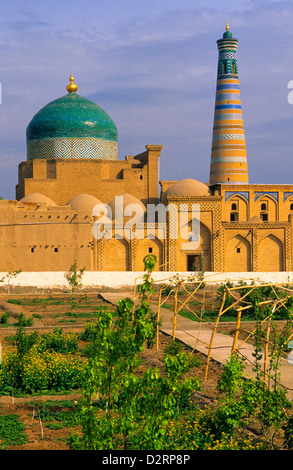 Blaue Kuppel der Pahlavon-Maxmud-Mausoleum e Islom Huja Minarett. Chiwa. Usbekistan Stockfoto