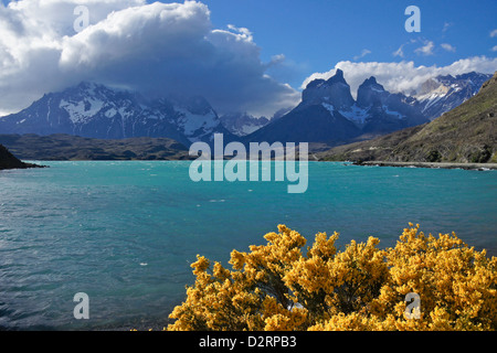 Los Cuernos und Lago Pehoe, Torres del Paine Nationalpark, Patagonien, Chile Stockfoto