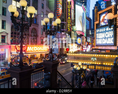 Ampel auf der West 42. Street am Times Square, NYC 2013 Stockfoto