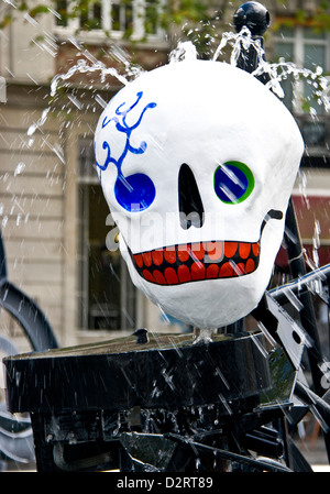 Schädel-Skulptur Stravinsky Brunnen Ort Strawinsky Paris Frankreich Europa Stockfoto