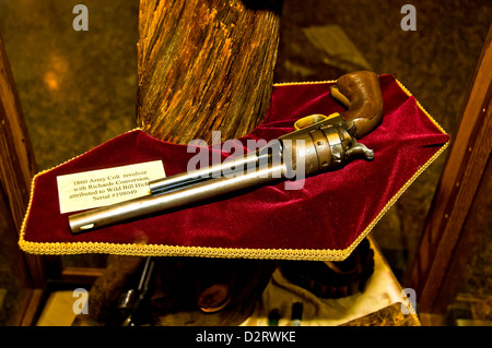 Armee-Revolver, die Zugehörigkeit zu Wild Bill Hickok in Deadwood Adams Museum in den Black Hills in South Dakota angezeigt Stockfoto
