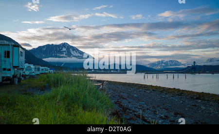 Blick vom Seward Stadt Campingplatz der clearing-Himmel, Chugach Mountains in Resurrection Bay, Seward, Alaska, USA Stockfoto