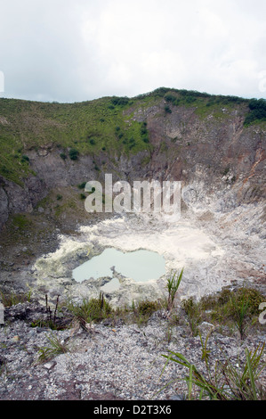 Aktiver Vulkan Krater des Mount Mahawu, Sulawesi, Indonesien, Südostasien, Asien Stockfoto