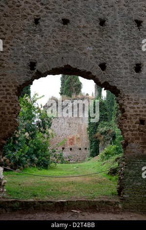 Mittelalterliche Ruinen. Garten von Ninfa. Lazio Rom. Italien. Stockfoto