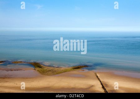 Ruhiger Strand zwischen Cromer und Overstrand, Norfolk, England, Vereinigtes Königreich, Europa Stockfoto