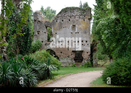 Mittelalterliche Ruinen. Garten von Ninfa. Lazio Rom. Italien. Stockfoto