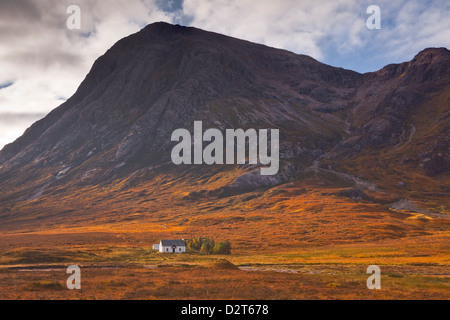 Lagangarbh Hütte unter Stob Dearg in Glen Coe, Schottland, Vereinigtes Königreich, Europa Stockfoto