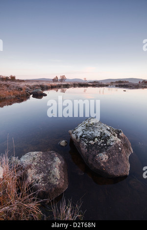 Loch Ba an einem frostigen Morgen im Rannoch Moor, eine Site of Special Scientific Interest, Perth und Kinross, Highlands, Schottland, UK Stockfoto