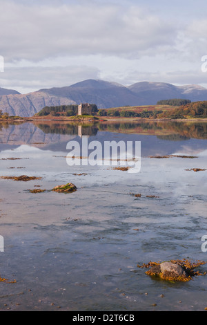 Castle Stalker in das Wasser des Loch Laich, Argyll und Bute, Schottland, Vereinigtes Königreich, Europa Stockfoto