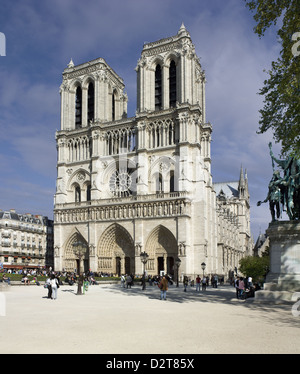 Die Kathedrale Notre Dame, Paris, Westfassade mit zwei Türmen. 1200-1225, Gothic. Stockfoto