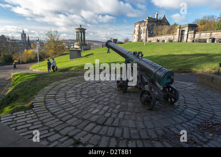 Eine historische Kanone auf Calton Hill am Observatorium in Edinburgh Stockfoto