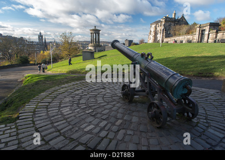 Eine historische Kanone auf Calton Hill am Observatorium in Edinburgh Stockfoto