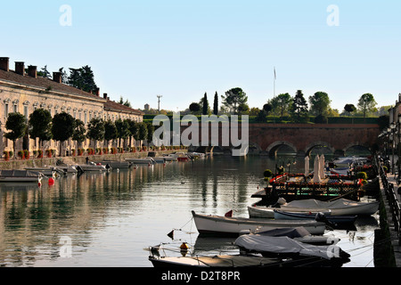 Am frühen Morgen Sonnenschein in Desezano del Garda Stockfoto