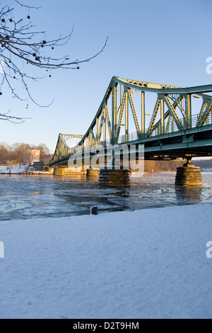 Glienicker Brücke im Winter Stockfoto