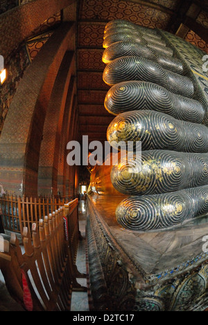 Liegender Buddha im Kloster Wat Pho (Wat Phra Chetuphon), Bangkok, Thailand, Südostasien, Asien Stockfoto