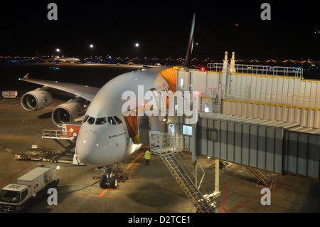 Emirates A380 am Boarding Gate Stockfoto