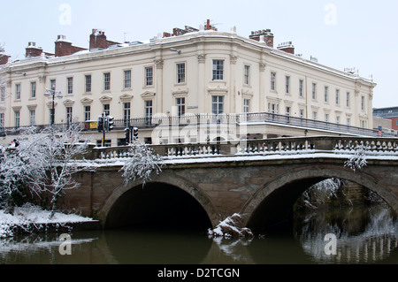 Leam Flussbrücke im Winter, Leamington Spa UK Stockfoto