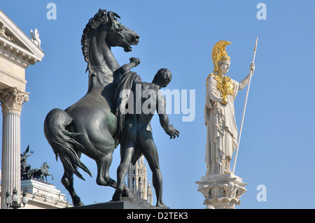 Bronzestatue des Pferdes in der Nähe des Wiener Parlaments tamer Stockfoto