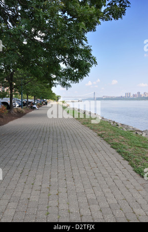 Blick auf Manhattan in New York City, USA - über den Hudson River aus New Jersey zu sehen Stockfoto