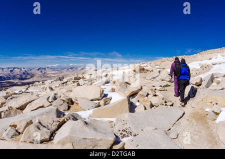 Wanderer auf den Mount Whitney Trail, Sequoia National Park, die Berge der Sierra Nevada, Kalifornien USA Stockfoto