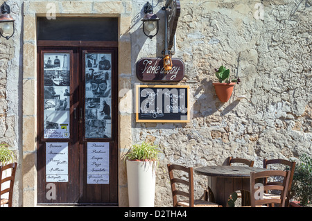 Italien, Sizilien, Marzamemi, eine alte Taverne in Piazza Regina Margherita Stockfoto