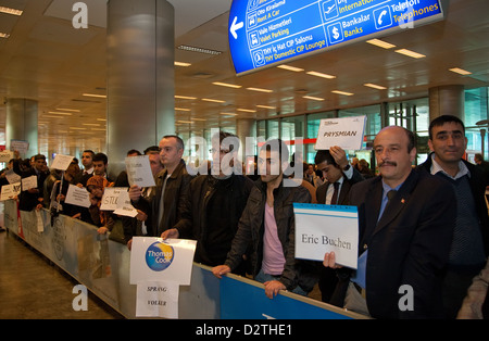 Istanbul, Türkei, warten auf ankommende Reisende am Atatürk International Airport Stockfoto