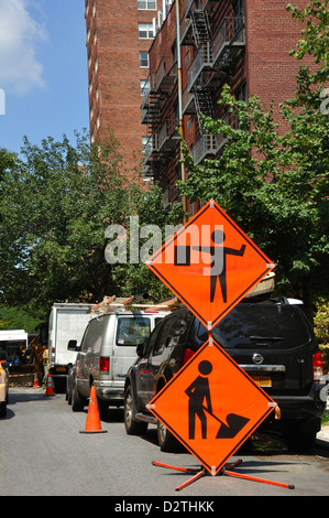 Arbeiten Ahead Bauschilder, New York City, USA Stockfoto
