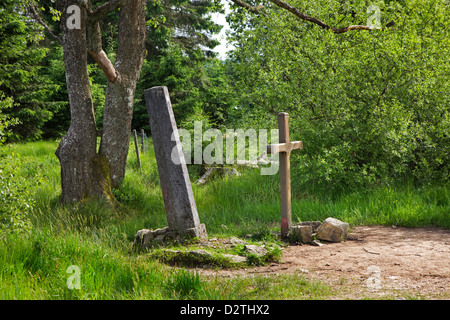 Croix des Fiancés / der Verlobten und Grenze Post in das hohe Venn Cross / Hautes Fagnes, Ardennen, Lüttich, Belgien Stockfoto