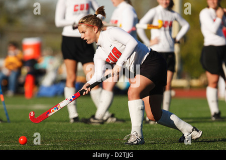 Katholische Universität Spieler Aufwärmen, bevor der Landmark Konferenz Feldhockey-Meisterschaft gegen Juniata College. Stockfoto