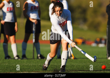 Katholische Universität Spieler Aufwärmen, bevor der Landmark Konferenz Feldhockey-Meisterschaft gegen Juniata College. Stockfoto