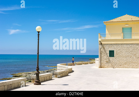 Italien, Sizilien, Sampieri, die Häuser des alten Dorfes am Meer. Stockfoto