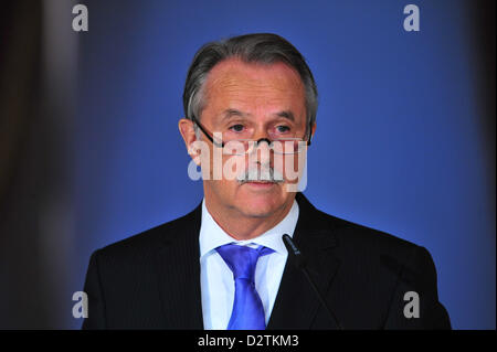 (Dpa Datei) - eine Archiv Bild, datiert 28. August 2011, zeigt die ehemaligen und wiedergewählter geschäftsführender Direktor des Goethe-Instituts, Klaus-Dieter Lehmann in Weimar, Deutschland. Das Goethe-Institut hat am 1. Februar 2013, der Aufsichtsrat Lehmann einstimmig als Direktor des Instituts für weitere vier Jahre wieder gewählt hatte. Foto: Martin Schutt Stockfoto