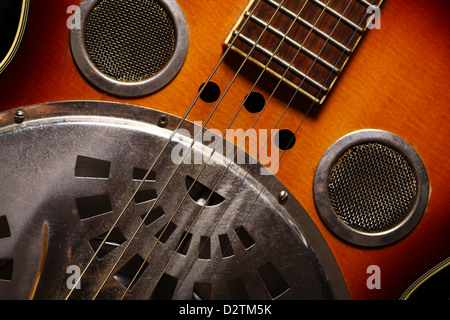 Farbe Schuss einer alten Vintage-Gitarre Stockfoto