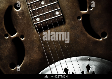 Farbe Schuss einer alten Vintage-Gitarre Stockfoto