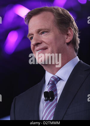 1. Februar 2013 - New Orleans, LOUISIANA, USA - National Football League Kommissar Roger Goodell gibt eine Pressekonferenz vor dem Super Bowl in New Orleans, Louisiana USA Februar 2013.  2013 Super Bowl wird im Mercedes-Benz Superdome in New Orleans, Louisiana USA am 3. Februar 2013 stattfinden. (Kredit-Bild: © Dan Anderson/ZUMAPRESS.com) Stockfoto