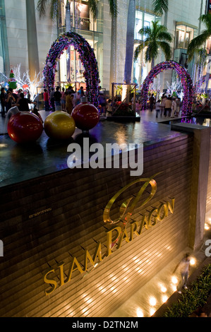 Bangkok, Thailand, Siam Paragon Shopping Center bei Nacht Stockfoto