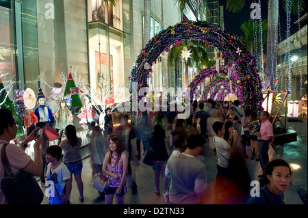 Bangkok, Thailand, Siam Paragon Shopping Center bei Nacht Stockfoto