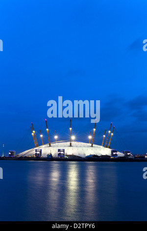 O2-Arena und Themse bei Nacht, London, UK Stockfoto