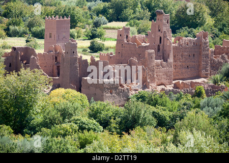 Kasbar in das Tal der Rosen, in der Nähe von Ouarzazate, Marokko, Nordafrika Stockfoto