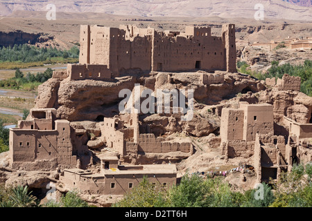 Kasbar in das Tal der Rosen, in der Nähe von Ouarzazate, Marokko, Nordafrika Stockfoto