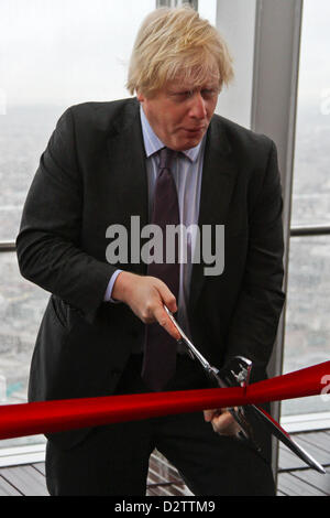 LONDON, ENGLAND - 1. Februar 2013: Londoner Bürgermeister Boris Johnson öffnet der Anzeigen-Plattform The View from The Shard - Westeuropa höchsten Gebäude auf (Foto: Dave Horn - Extreme Blende Fotografie) Stockfoto