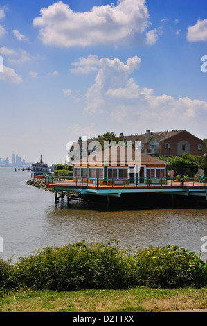 Apartment-Komplex in Edgewater, New Jersey am Hudson River in New York City, USA Stockfoto