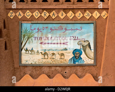 Zeichen in Zagora, Marokko zeigt 52 Tage Kamel reiten, Timbouctou in Mali. Stockfoto