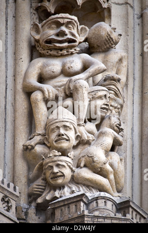 Detail einer Skulptur an der Fassade der Kathedrale Notre Dame de Paris - Paris, Frankreich Stockfoto