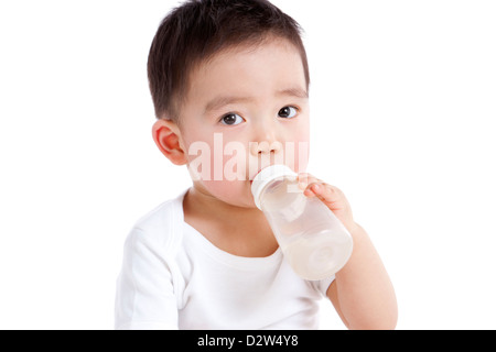 Niedliche Baby junge mit Baby-Flasche Stockfoto