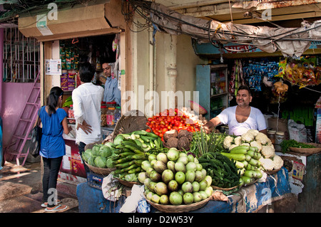 Mumbai (Bombay)-Slum in der Nähe von Colaba und World Trade Center Indien Stockfoto