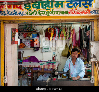 Mumbai (Bombay)-Slum in der Nähe von Colaba und World Trade Center Indien Stockfoto