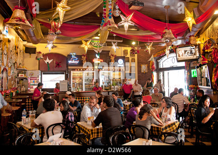 Mondegar Cafe Bar Pub Mumbai (Bombay) Indien u Haus Shahid Bhagat Singh Road Colaba Stockfoto