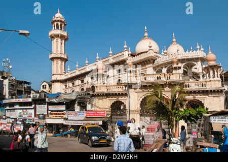 Sheikh Memon Street (Zavari Basar) Mumbai (Bombay) Indien in der Nähe von Crawford Market Hintergrund Moschee Jama Juma Masjid Stockfoto